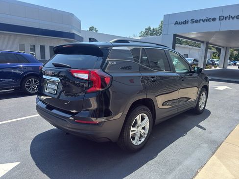 Used 2022 GMC Terrain SLE w/ Driver Convenience Package FWD image 5