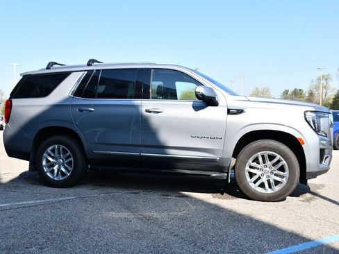 Used 2023 GMC Yukon SLT w/ SLT Premium Package AWD/4WD image 8