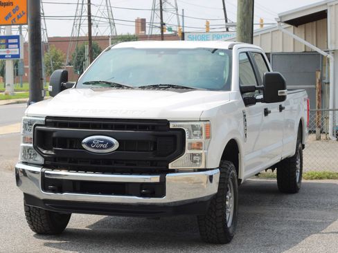 Used 2022 Ford F250 XL w/ Power Equipment Group AWD/4WD image 3