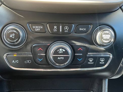 Used 2017 Jeep Cherokee Limited AWD/4WD image 28