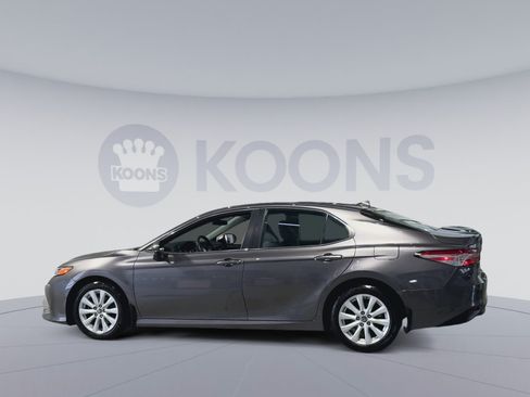 Used 2020 Toyota Camry LE FWD image 10