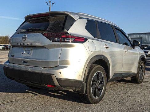 Used 2025 Nissan Rogue SV w/ SV Premium Package image 6