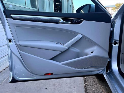 Used 2018 Volkswagen Passat 2.0T SE image 22