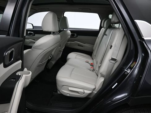 Used 2025 Kia Sorento S w/ Panoramic Sunroof Package FWD image 35