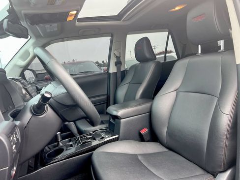 Used 2020 Toyota 4Runner Venture w/ Moonroof Package AWD/4WD image 17