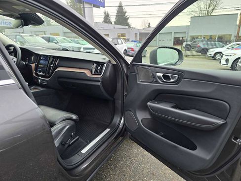 Certified 2023 Volvo XC60 T8 Ultimate w/ Climate Package image 10