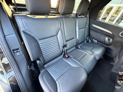 Used 2024 Land Rover Discovery Dynamic SE image 37