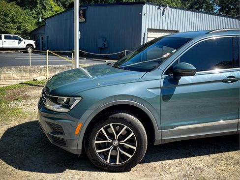 Used 2021 Volkswagen Tiguan SE FWD image 3