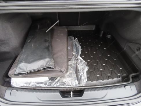 Used 2020 Jaguar XE S image 31