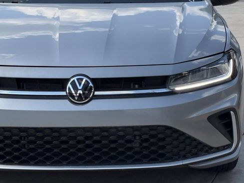 Used 2025 Volkswagen Jetta SE FWD image 10