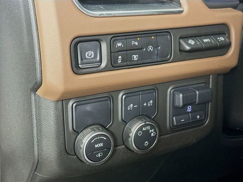Used 2024 Chevrolet Tahoe High Country RWD image 11
