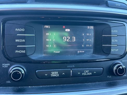 Used 2017 Kia Sorento LX image 7