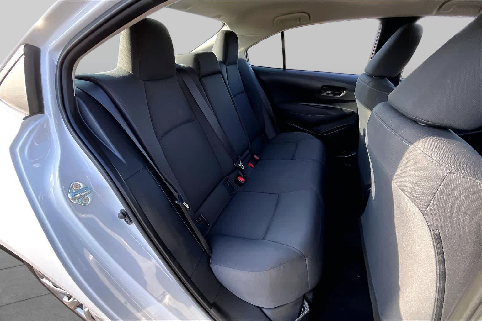 Used 2025 Toyota Corolla LE FWD image 17