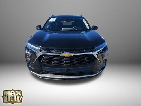 Used 2025 Chevrolet Trax LT w/ LT Convenience Package image 3