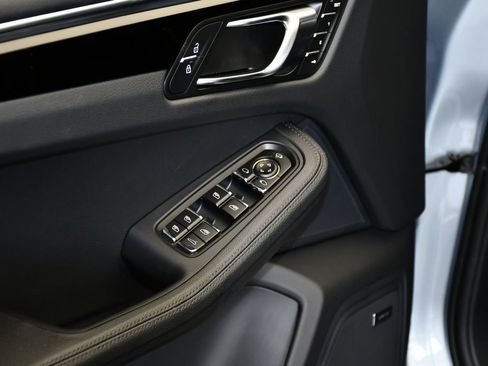 New 2026 Porsche Macan AWD/4WD image 5
