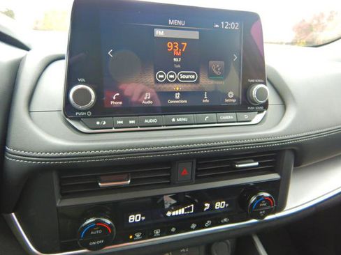 Used 2024 Nissan Rogue SV image 19