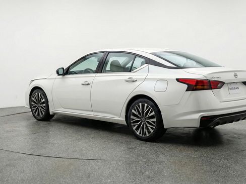 Used 2025 Nissan Altima 2.5 SV image 6