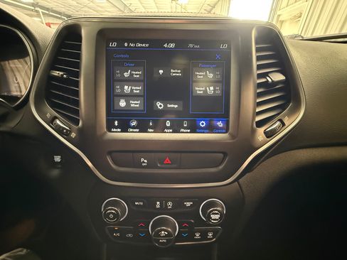 Used 2020 Jeep Cherokee Trailhawk AWD/4WD image 39