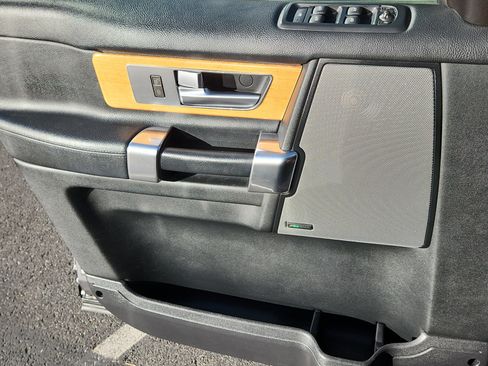 Used 2015 Land Rover LR4 image 7