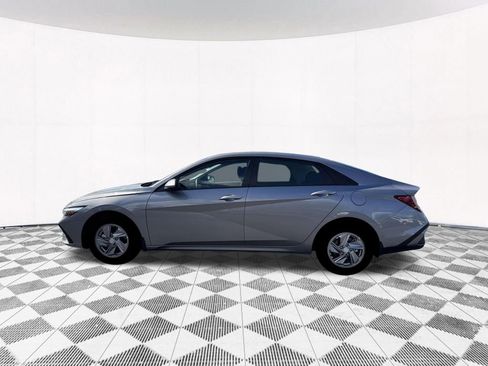New 2026 Hyundai Elantra SE image 3