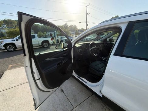 Used 2023 Chevrolet Bolt EUV LT w/ Convenience Package FWD image 39