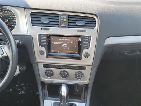 Used 2015 Volkswagen Golf S image 12