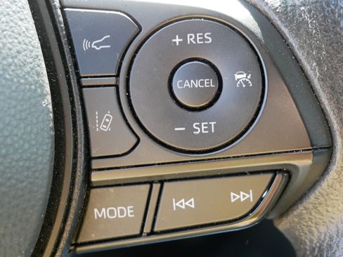 Used 2025 Toyota RAV4 XLE AWD/4WD image 24