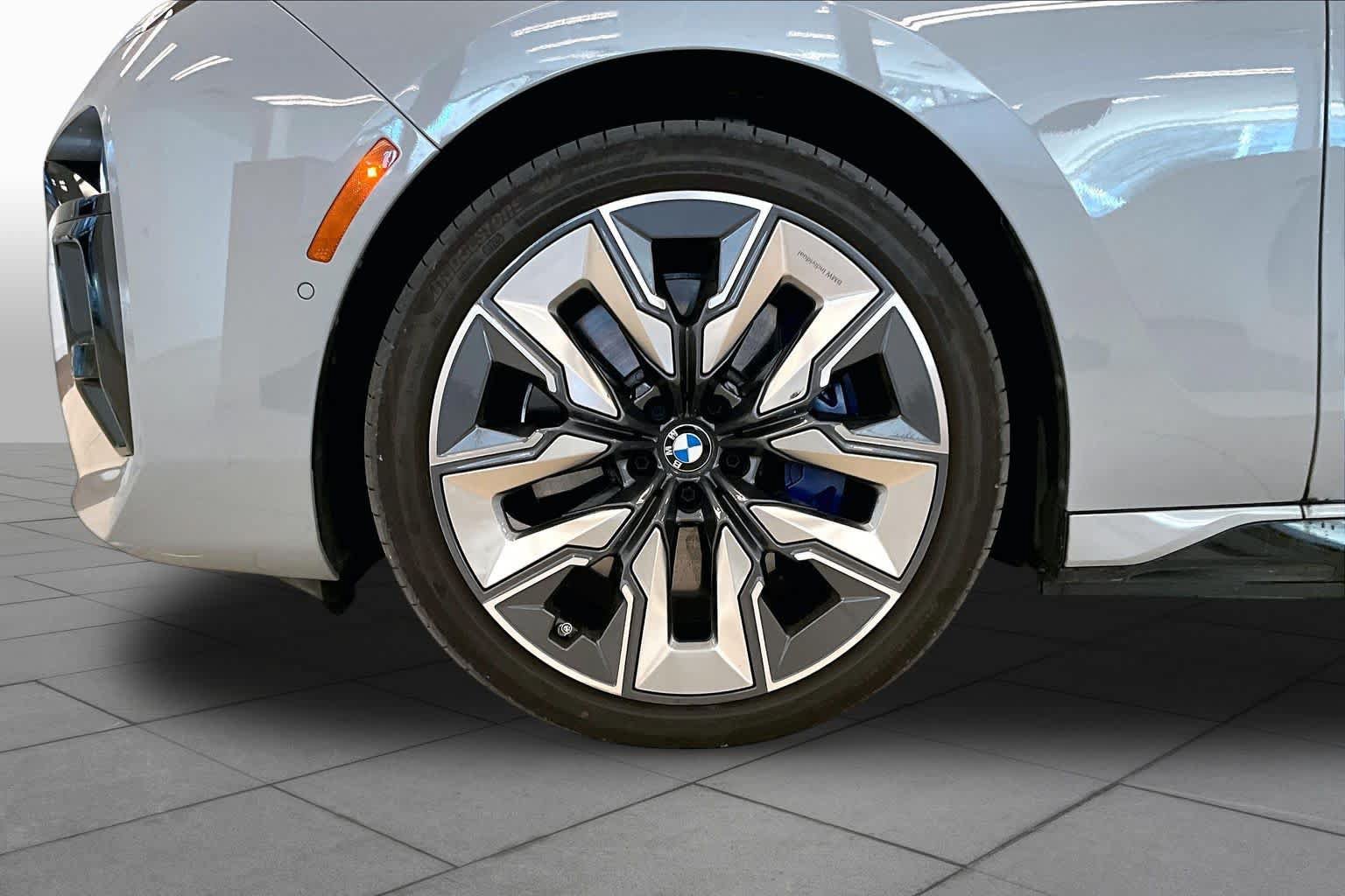 Used 2024 BMW i7 xDrive60 w/ Executive Package AWD/4WD image 10