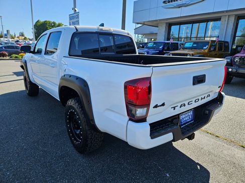 Used 2022 Toyota Tacoma SR AWD/4WD image 3