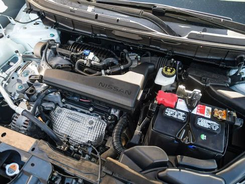 Used 2019 Nissan Rogue SV image 29