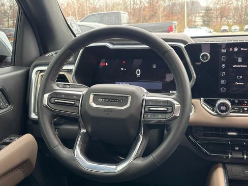 Used 2024 GMC Canyon Denali image 14