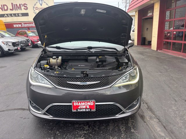 Used 2017 Chrysler Pacifica Limited w/ UConnect Theater Package FWD image 25