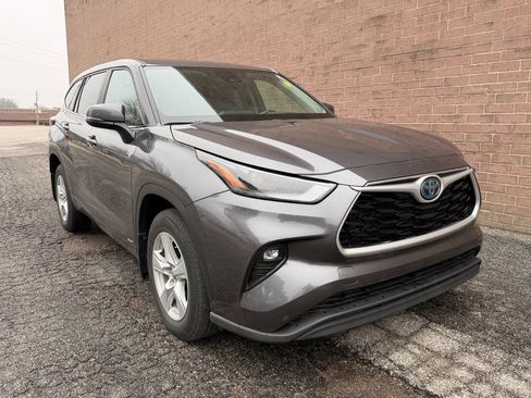 Used 2023 Toyota Highlander LE image 7