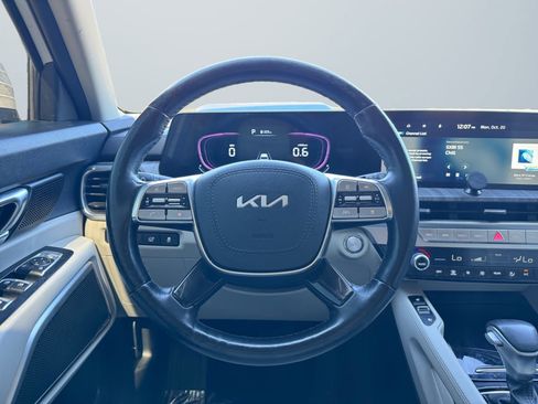 Used 2024 Kia Telluride EX w/ EX Captain's Chair Package image 11
