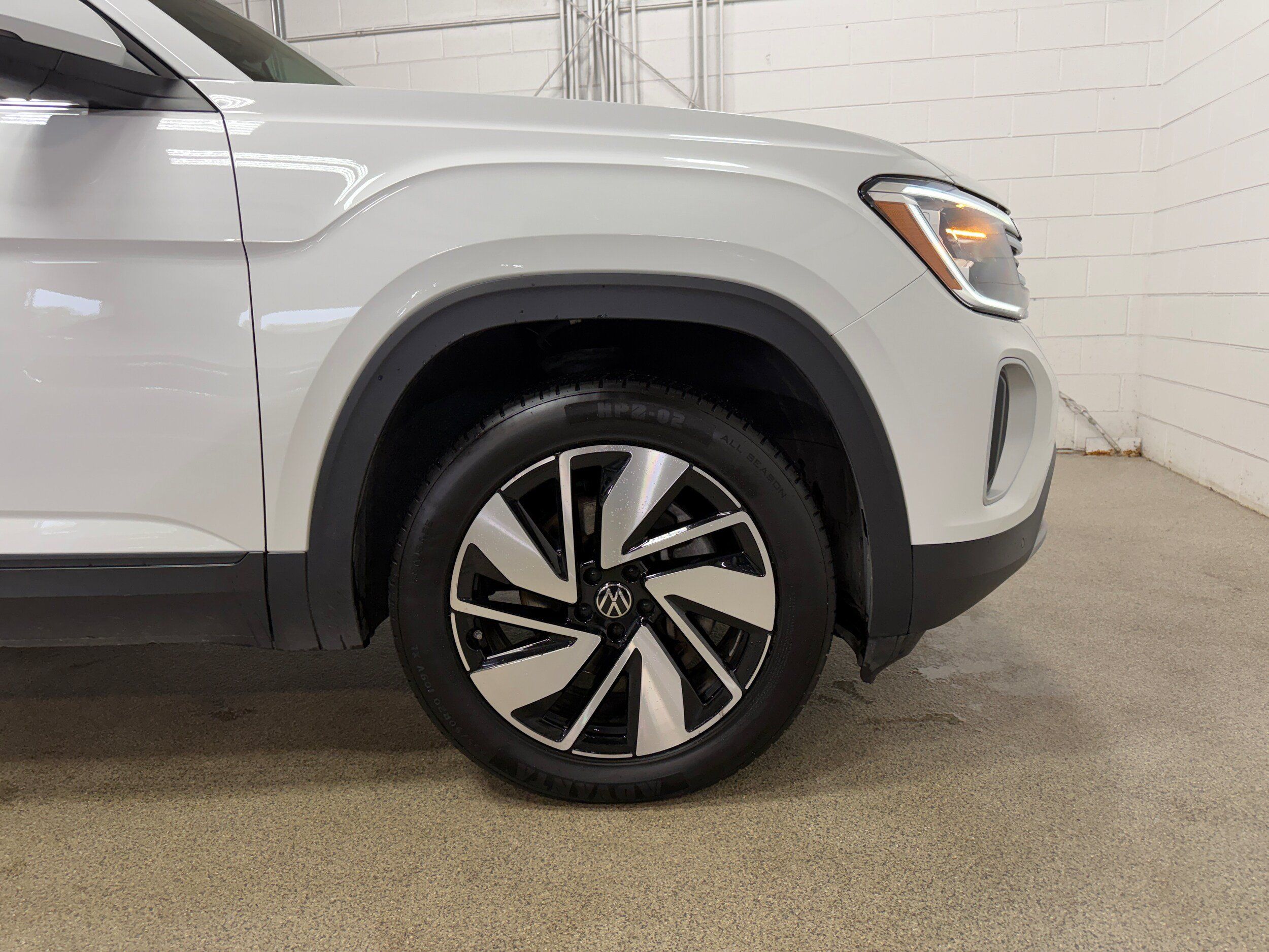 Used 2025 Volkswagen Atlas SE AWD/4WD image 33