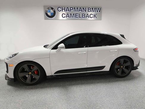 Used 2023 Porsche Macan S image 3