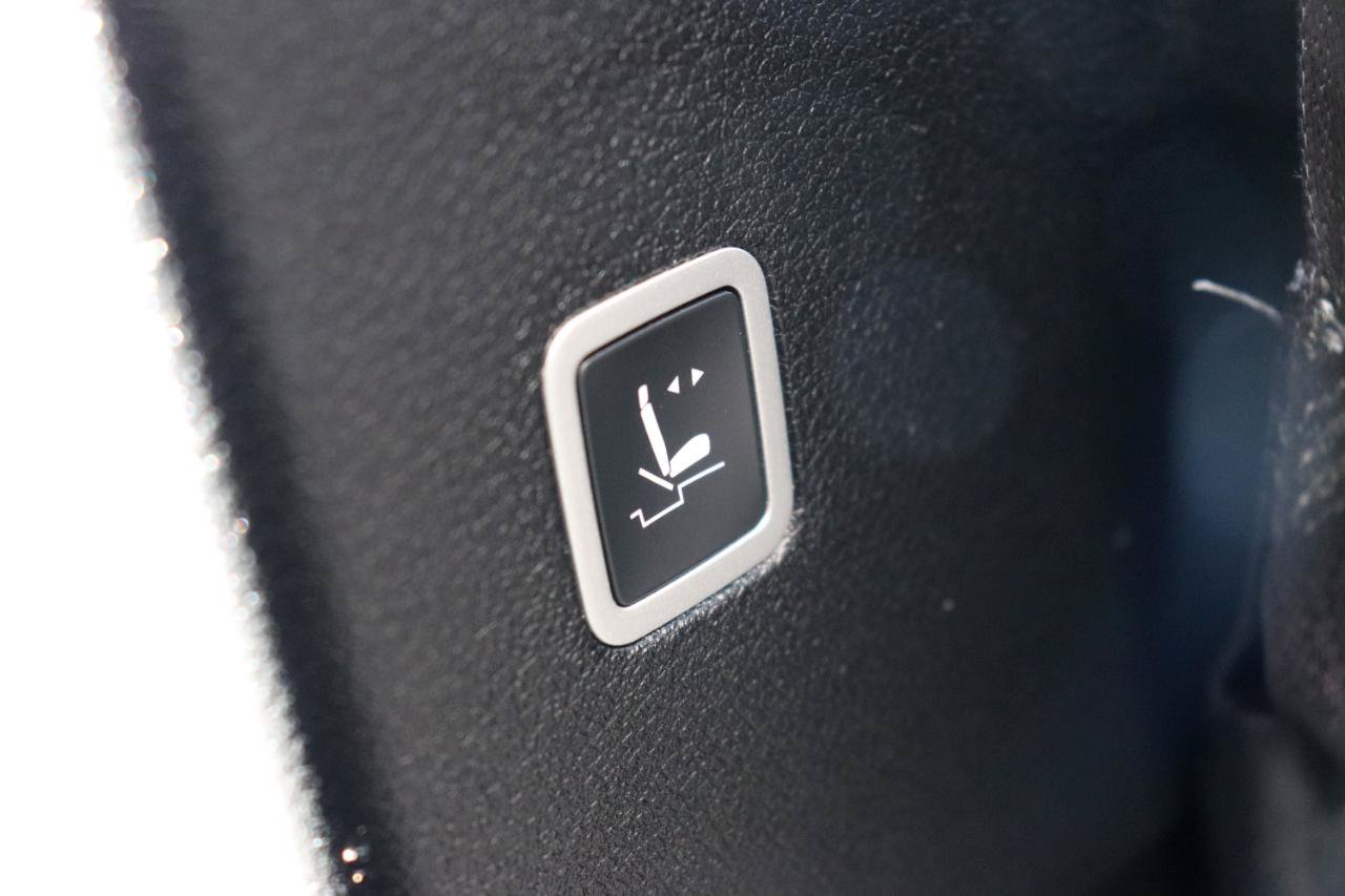 Used 2027 Chrysler Pacifica Select FWD image 30
