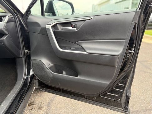 Used 2025 Toyota RAV4 XLE AWD/4WD image 15