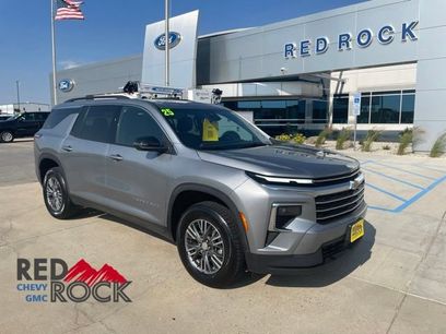Used 2025 Chevrolet Traverse LT