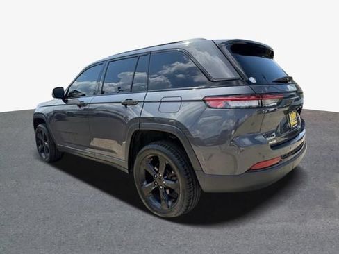 Used 2024 Jeep Grand Cherokee Limited w/ Black Appearance Package AWD/4WD image 2
