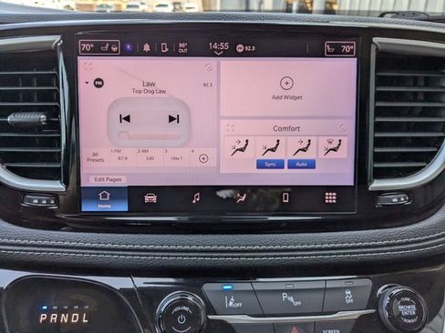 Used 2023 Chrysler Pacifica Touring-L FWD image 18