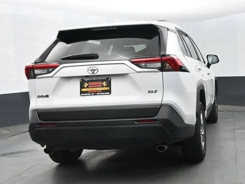 Used 2024 Toyota RAV4 XLE FWD image 8