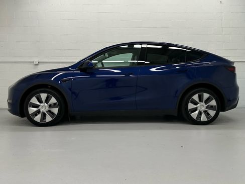 Used 2022 Tesla Model Y Long Range image 2