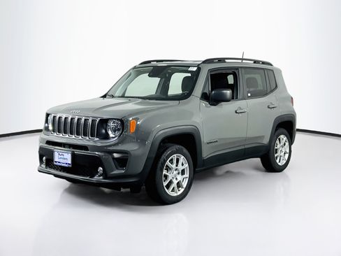 Used 2022 Jeep Renegade Latitude w/ Convenience Group AWD/4WD image 1