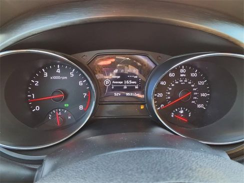 Used 2017 Kia Sedona LX w/ LX Essentials Premium Package image 12