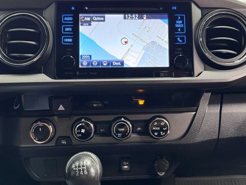 Used 2017 Toyota Tacoma TRD Off-Road w/ Tow Package AWD/4WD image 10