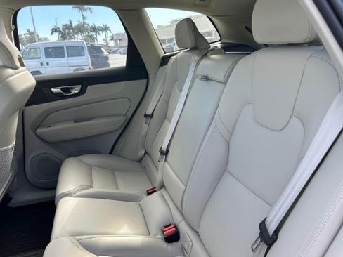 Certified 2023 Volvo XC60 B5 Ultimate w/ Protection Package Premier image 9