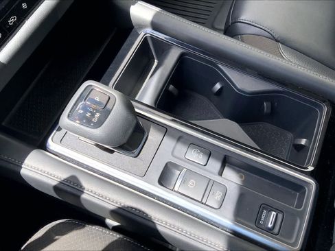 Used 2023 Nissan Pathfinder SL w/ SL Premium Package image 17