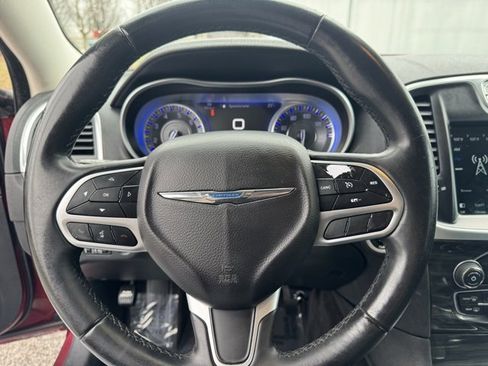 Used 2018 Chrysler 300 Touring w/ Sport Appearance Package image 17