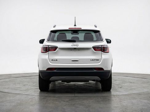 Used 2025 Jeep Compass Latitude AWD/4WD image 7